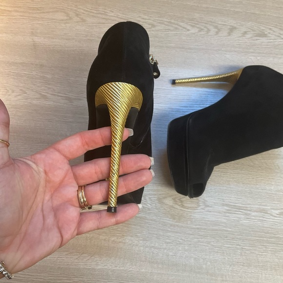 Vintage Louis Vuitton Suede Peep Toe pumps - Picture 3 of 8